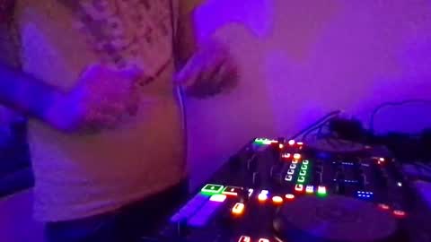 Snapshot of alien8720 chatting on 25, 2, 2025 busco rockera online show from 25, 2, 2025