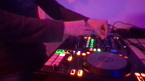 Snapshot of alien8720 chatting on 28, 2, 2025 busco rockera online show from 28, 2, 2025