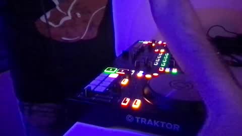 Snapshot of alien8720 chatting on 2, 3, 2025 busco rockera online show from 2, 3, 2025