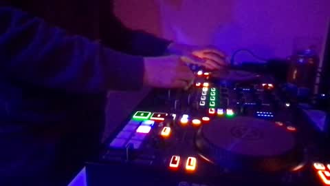 Snapshot of alien8720 chatting on 5, 3, 2025 busco rockera online show from 5, 3, 2025