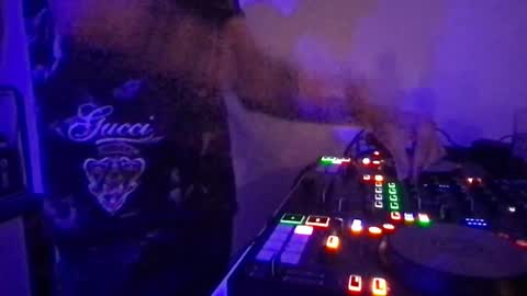 Snapshot of alien8720 chatting on 6, 3, 2025 busco rockera online show from 6, 3, 2025