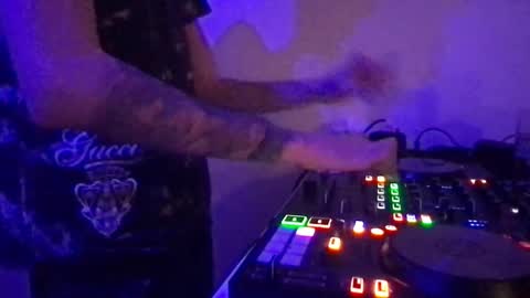 Snapshot of alien8720 chatting on 7, 3, 2025 busco rockera online show from 7, 3, 2025