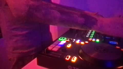 Snapshot of alien8720 chatting on 11, 3, 2025 busco rockera online show from 11, 3, 2025