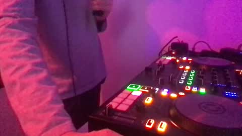 Snapshot of alien8720 chatting on 12, 3, 2025 busco rockera online show from 12, 3, 2025