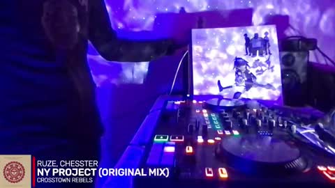 Snapshot of alien8720 chatting on 16, 9, 2025 busco rockera online show from 16, 9, 2025