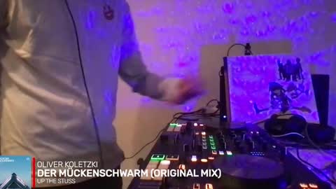 Snapshot of alien8720 chatting on 24, 9, 2025 busco rockera online show from 24, 9, 2025