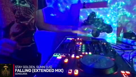 Snapshot of alien8720 chatting on 16, 10, 2025 busco rockera online show from 16, 10, 2025