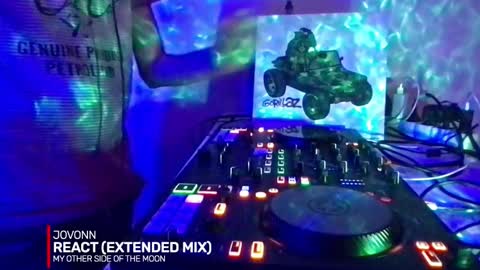 Snapshot of alien8720 chatting on 24, 10, 2025 busco rockera online show from 24, 10, 2025