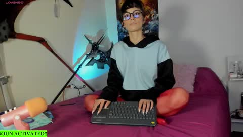 Snapshot of alien_universe chatting on 6, 11, 2025 Aiko Independent Model online show from 6, 11, 2025