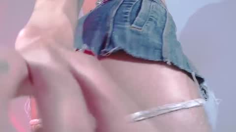 Snapshot of alienexxx chatting on 4, 12, 2024     online show from 4, 12, 2024