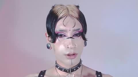 Snapshot of alienexxx chatting on 5, 12, 2024     online show from 5, 12, 2024