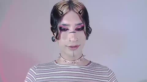 Snapshot of alienexxx chatting on 2, 1, 2025     online show from 2, 1, 2025