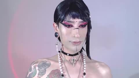 Snapshot of alienexxx chatting on 4, 1, 2025     online show from 4, 1, 2025