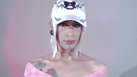 Snapshot of alienexxx chatting on 11, 1, 2025     online show from 11, 1, 2025