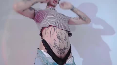 Snapshot of alienexxx chatting on 10, 2, 2025     online show from 10, 2, 2025