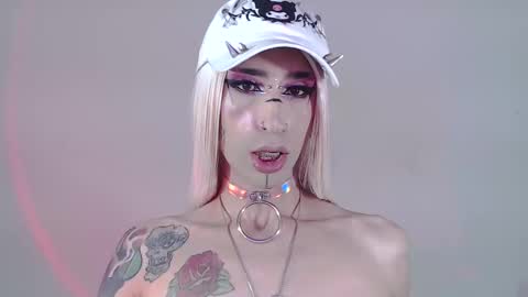 Snapshot of alienexxx chatting on 10, 3, 2025     online show from 10, 3, 2025