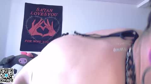 Snapshot of alienexxx chatting on 16, 9, 2025     online show from 16, 9, 2025