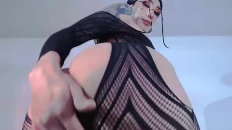 Snapshot of alienexxx chatting on 11, 6, 2026 online show from 11, 6, 2026