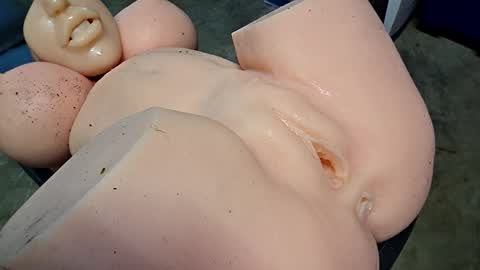 Doll Destroyer online show from 16, 4, 2026