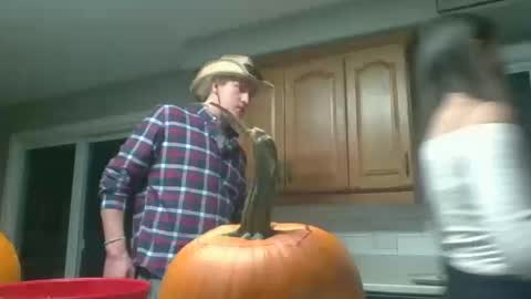 Snapshot of alinaandluke chatting on 18, 10, 2025 Alina and luke online show from 18, 10, 2025