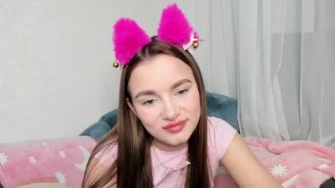 Snapshot of alinaluxxx chatting on 21, 4, 2026 Alina online show from 21, 4, 2026