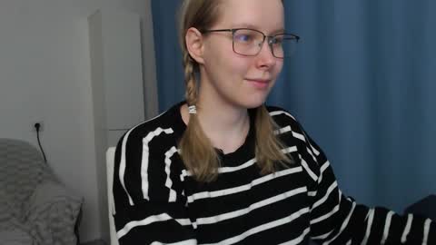 Snapshot of alinasei chatting on 22, 11, 2025 alinasei online show from 22, 11, 2025