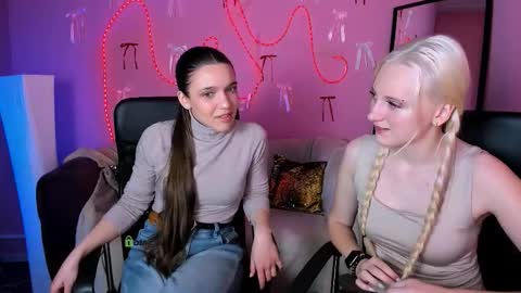 Snapshot of alira_glow chatting on 18, 3, 2026 Alira online show from 18, 3, 2026