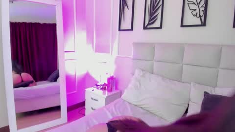     online show from 10, 3, 2025