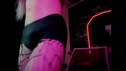 alishaa_nixx online show from 15, 9, 2025