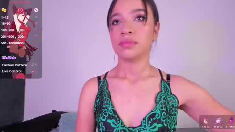 Snapshot of alissarose_ chatting on 18, 10, 2025 Mara  Isabel online show from 18, 10, 2025