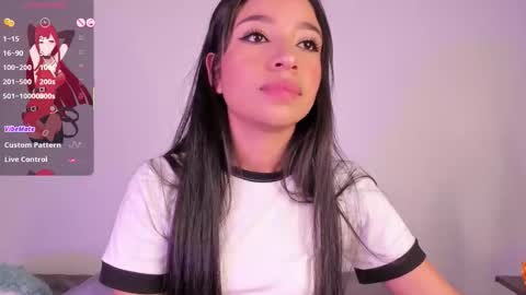 Snapshot of alissarose_ chatting on 22, 10, 2025 Mara  Isabel online show from 22, 10, 2025