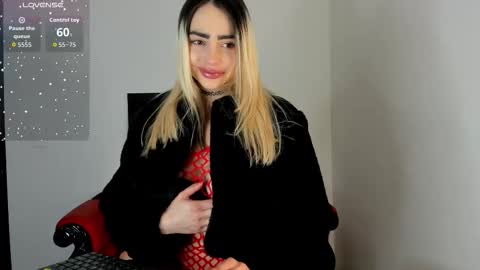 Alisson Domit  online show from 25, 10, 2025