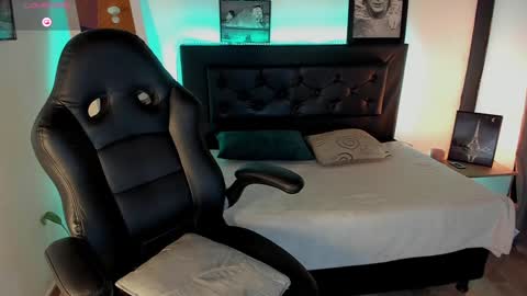 Alizee online show from 29, 1, 2025