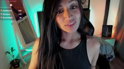 Alizee online show from 1, 2, 2025