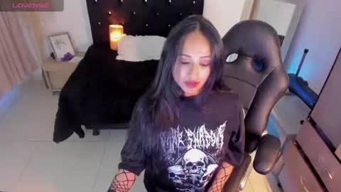 Alizee online show from 9, 7, 2026