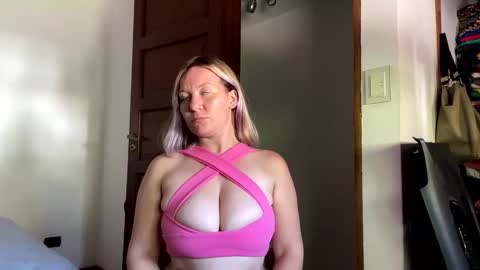 allisonlove2 online show from 23, 4, 2026