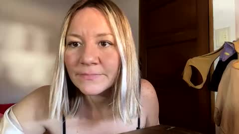 allisonlove2 online show from 29, 4, 2026