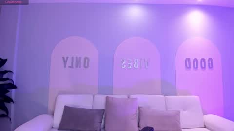 Snapshot of allisonrogersx chatting on 1, 3, 2025 Allison Rogers online show from 1, 3, 2025