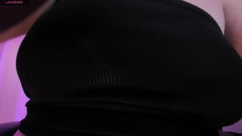 Snapshot of allisonrogersx chatting on 7, 1, 2026 Allison Rogers online show from 7, 1, 2026