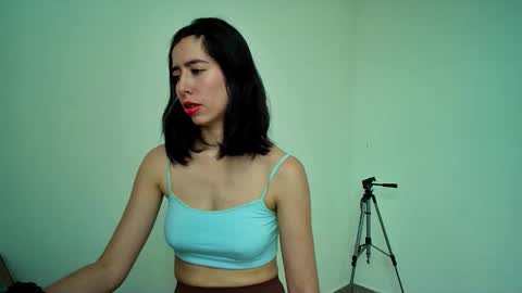 Snapshot of allisson_rose chatting on 8, 10, 2025 Alli online show from 8, 10, 2025