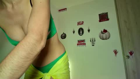 Snapshot of allisson_rose chatting on 17, 10, 2025 Alli online show from 17, 10, 2025