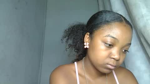 Snapshot of allizida01 chatting on 21, 12, 2025 allizida01 online show from 21, 12, 2025