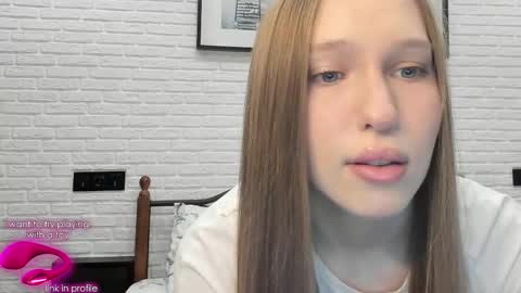 Snapshot of alllura chatting on 13, 1, 2026 Axi online show from 13, 1, 2026