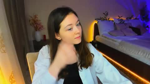 alluringeyess online show from 8, 11, 2025