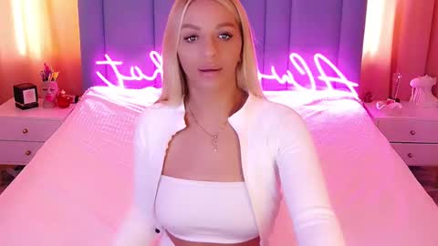 AlwaysHot online show from 4, 3, 2025