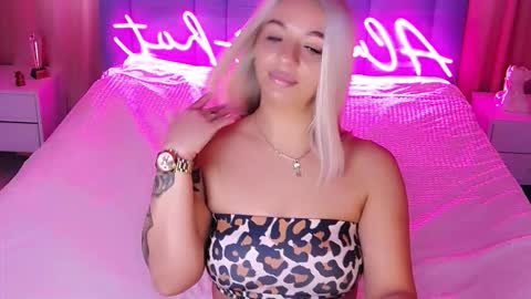 AlwaysHot online show from 18, 10, 2025