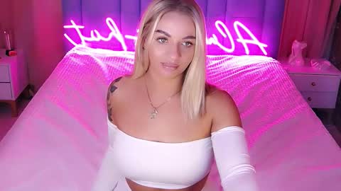 AlwaysHot online show from 25, 11, 2025