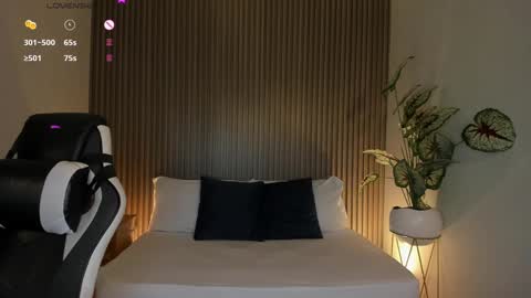 Snapshot of ally_muller_ chatting on 12, 9, 2025 A L L I E online show from 12, 9, 2025