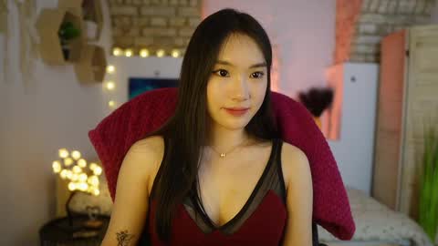 Snapshot of allyah_sky chatting on 1, 3, 2025 Allyah Sky online show from 1, 3, 2025