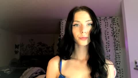 Ally Girl In Her Ally World online show from 28, 1, 2025